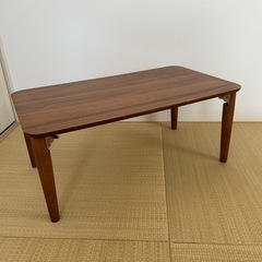 小ぶりの折りたたみテーブル