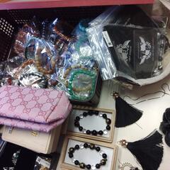 アクセサリー　装飾品　ペンダント　ブローチ　リング　色々の画像