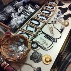 アクセサリー　装飾品　ペンダント　ブローチ　リング　色々の画像