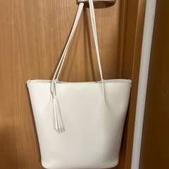 白トートバックの画像