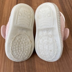 イチゴ柄　ベビーシューズの画像