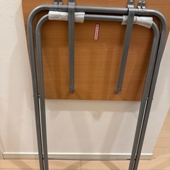 折りたたみテーブルの画像