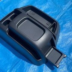 ハイエース　新車外し　純正センターコンソールの画像