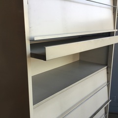 【中古】カタログ棚（スチール製／オフィス･店頭用／収納棚）2200円で販売中ー！の画像