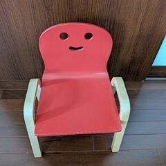 【中古】子供用木製椅子の画像