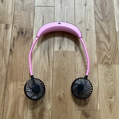首からかけれるハンディーファン　扇風機