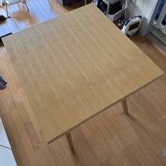 長さを変えられるテーブル