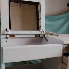 中古品 ドレッサー(座るタイプ）ACコード付の画像