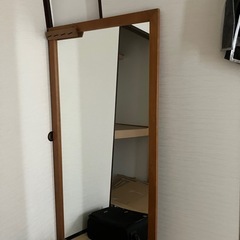 姿見、衣装ケース✖️2、キャリーバッグ、棚の画像