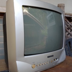 DAEWOO製のシルバーのブラウン管テレビ