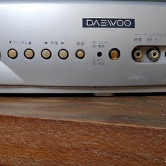 DAEWOO製のシルバーのブラウン管テレビ　視聴可能の画像