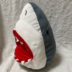 サメ　ぬいぐるみ　タグ付き