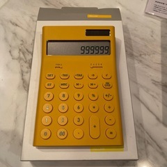 【ほぼ新品】プラスマイナスゼロ　電卓(電子計算機M(イエロー))の画像