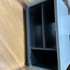 ローラー付きテレビ台の画像