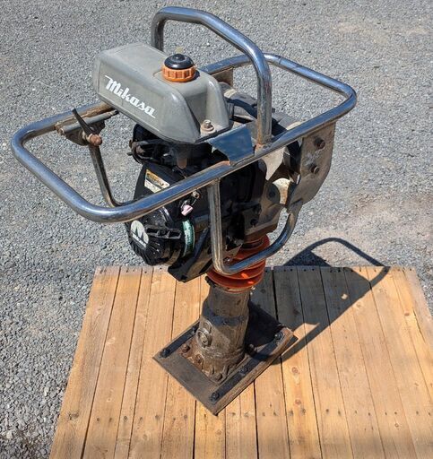 鹿児島発　三笠　４サイクルエンジンタンピングランマーMT-55