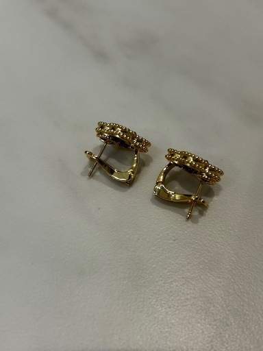 オニキスクローバーピアス
