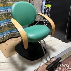 OOHIRO製 美容室の椅子 差し上げます。