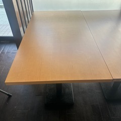 テーブル