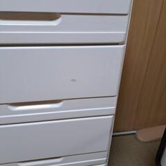 白色チェストの画像
