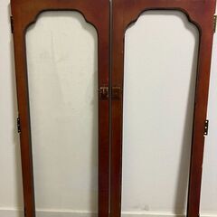 アンティーク家具の扉と脚の画像