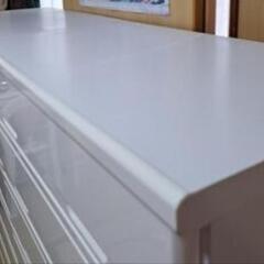 白色チェストの画像