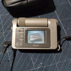 古いデジカメ　ソニー　DSC-F2　の画像