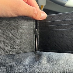 PRADA折りたたみ財布の画像