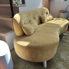 黄色　ソファの画像