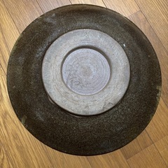 ②立体的な釉薬で模様を描いた　特大大皿　陶器　作家物　窯印ありの画像