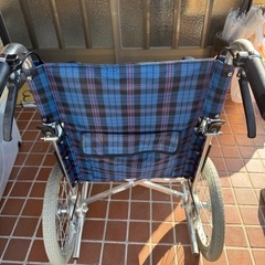 軽量アルミ製　介助式タイプ車いす(前輪新品交換後引き渡し)の画像