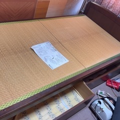畳シングルベッド　引き出し付き　0円