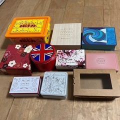 空き箱　缶箱　クッキー缶の画像