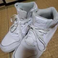 NIKE　ハイカットスニーカー　ホワイト

の画像