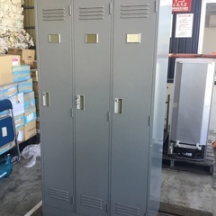 お取引中【中古】3人用ロッカー（2台）鍵なし　5500円で販売中！