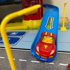 箱付！4かいだてパーキングガレージおもちゃの画像