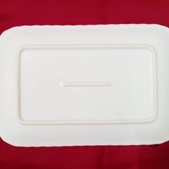 白の四角皿の画像