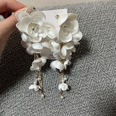 大ぶり ホワイトフラワー ピアス 