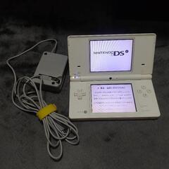 希少なニンテンドーDSiホワイト本体ソフト５本付き人気のともだち...