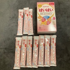 【お取引き中】粉ミルクはいはい未開封セットです。