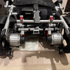 電動車いす 折り畳み 車椅子 背もたれは調節可能 取り外し可能なバッテリー付き 介護用品 車いす 走行距離15~20キロの画像