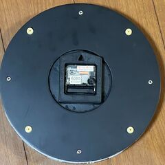 掛け時計（直径30cm 厚み3cm）の画像