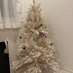 夏前だけどホワイトクリスマスツリー🎄の画像