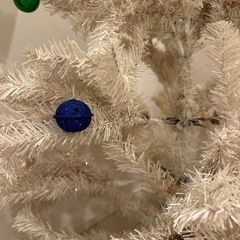 夏前だけどホワイトクリスマスツリー🎄の画像