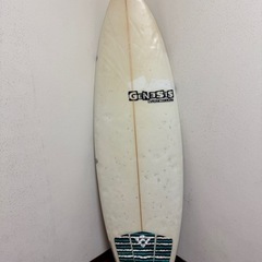 サーフボード　5.8ft フィン、リーシュコード、ハードケース付き
