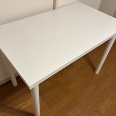 【500円】美品白いデスク／幅100×奥行59×高さ72cm／シ...
