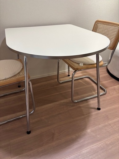 韓国風ダイニングテーブル