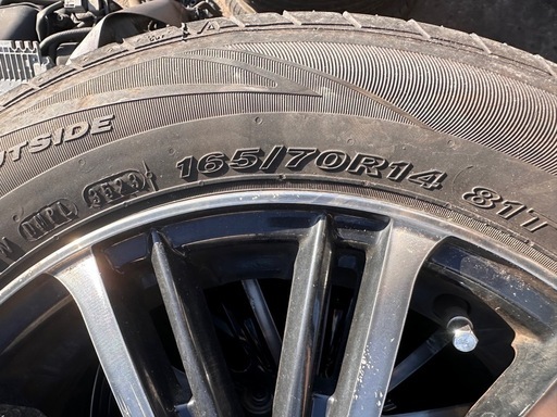 日産　マーチ　ノート　ホイールタイヤセット　4本タイヤサイズタイヤ165/70R14  タイヤ年式2023年