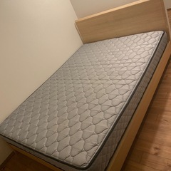 ニトリのダブルベッド　　