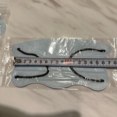 薄いブルーの不織布マスク30枚セットの画像