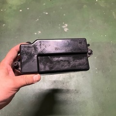 SUZUKIアドレスv100 バッテリーボックス
